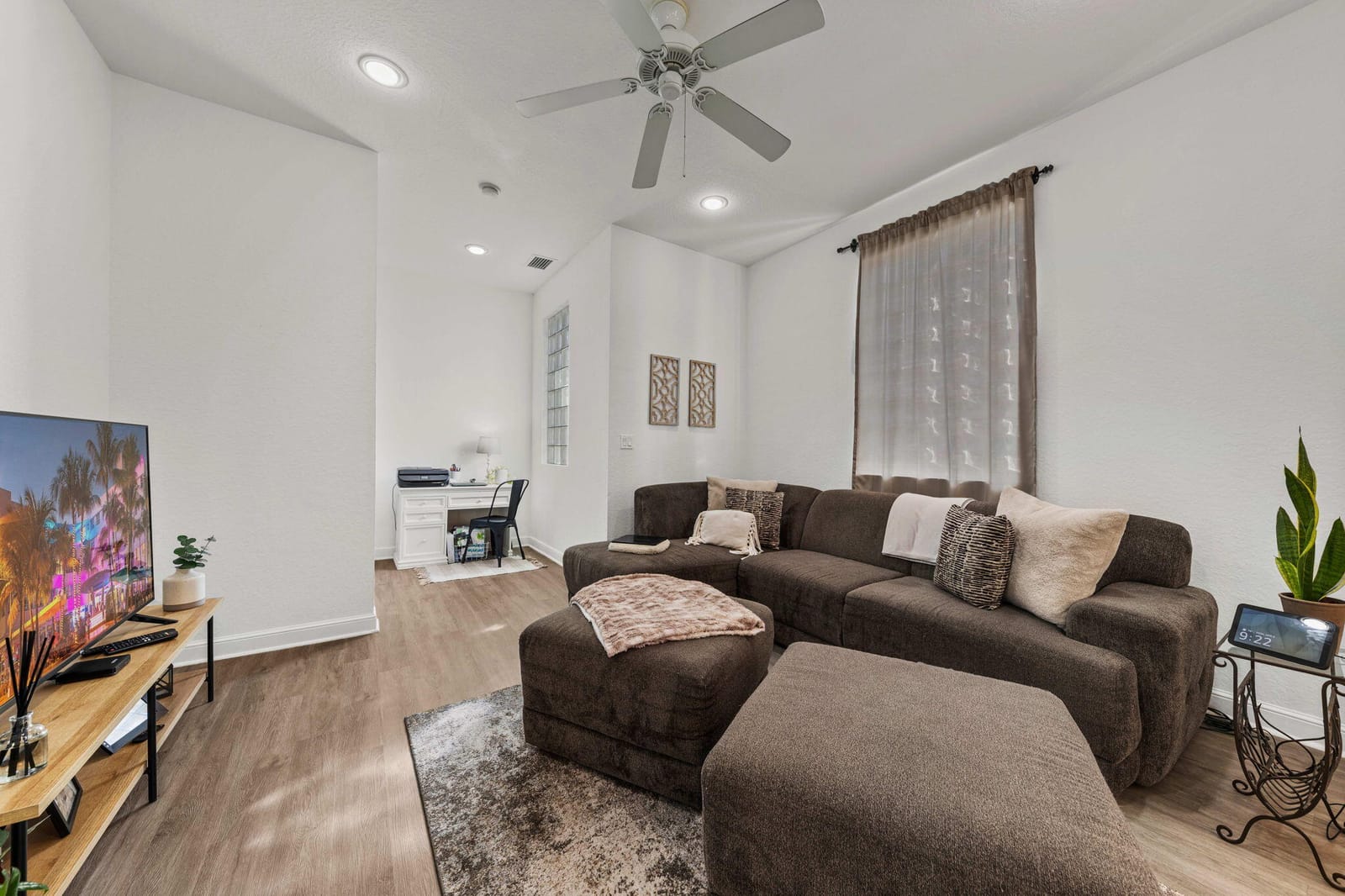 950 Marina Del Ray Lane 1, West Palm Beach, FL 33401 photo 8