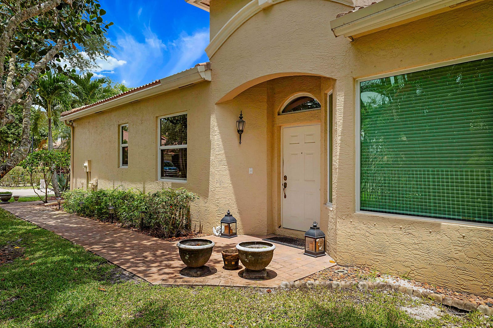 2568 Sandy Cay — photo 3