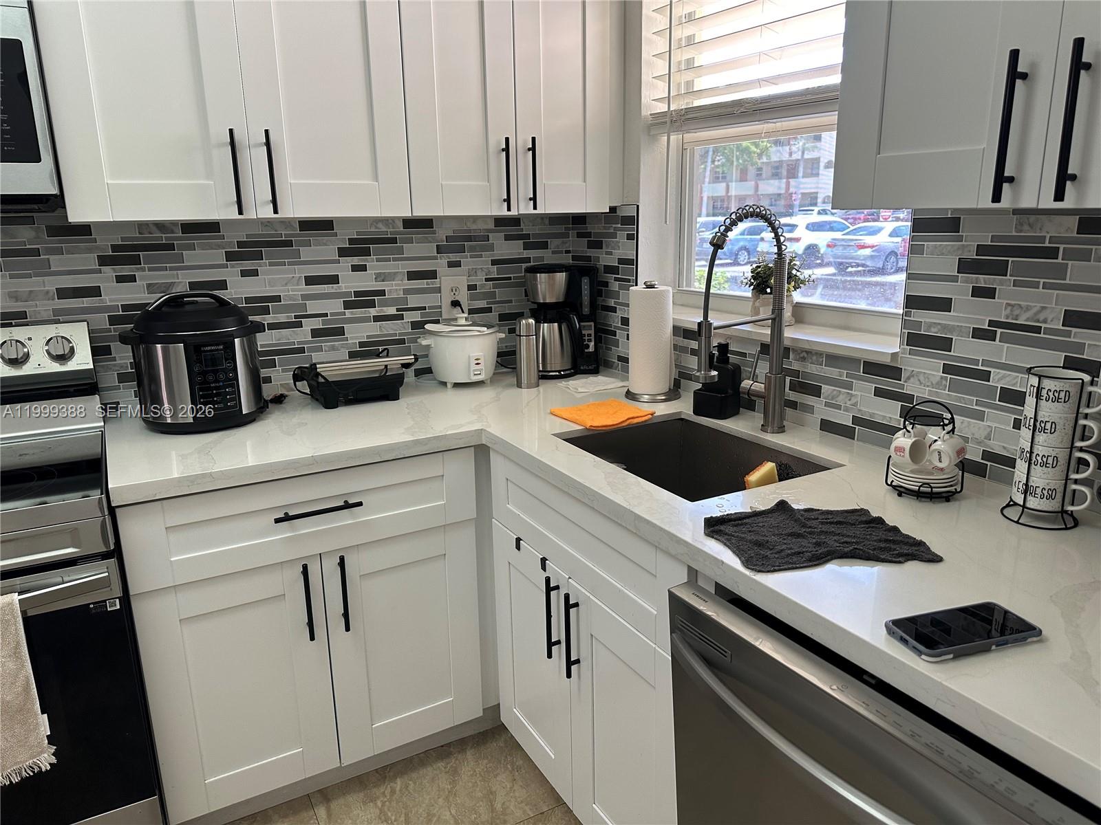 8021 N Sunrise Lakes Drive 101, Sunrise, FL 33322, Sunrise
