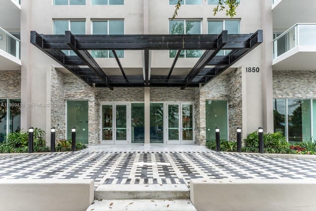 1850 Monroe Street 409, Hollywood, FL 33020