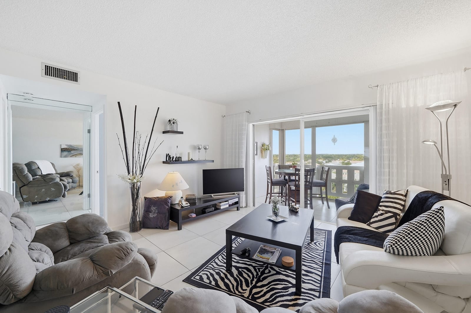 4330 Hillcrest Drive 804 — photo 12