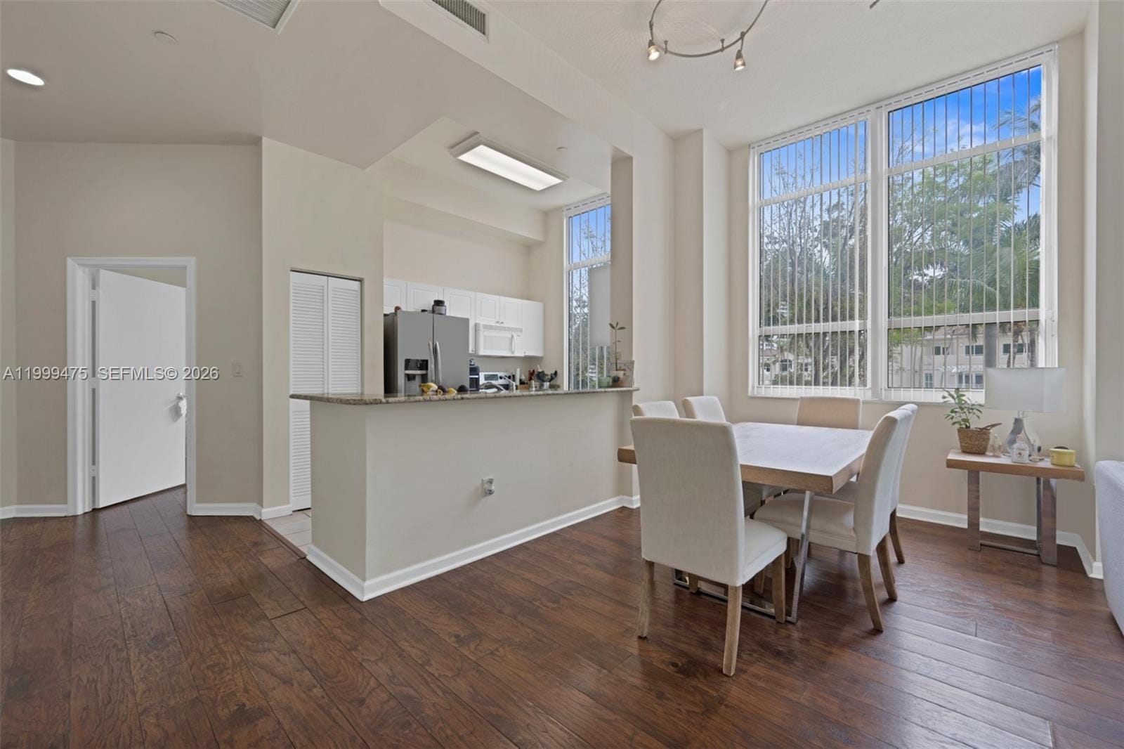 19501 W Country Club Drive 208 — photo 3