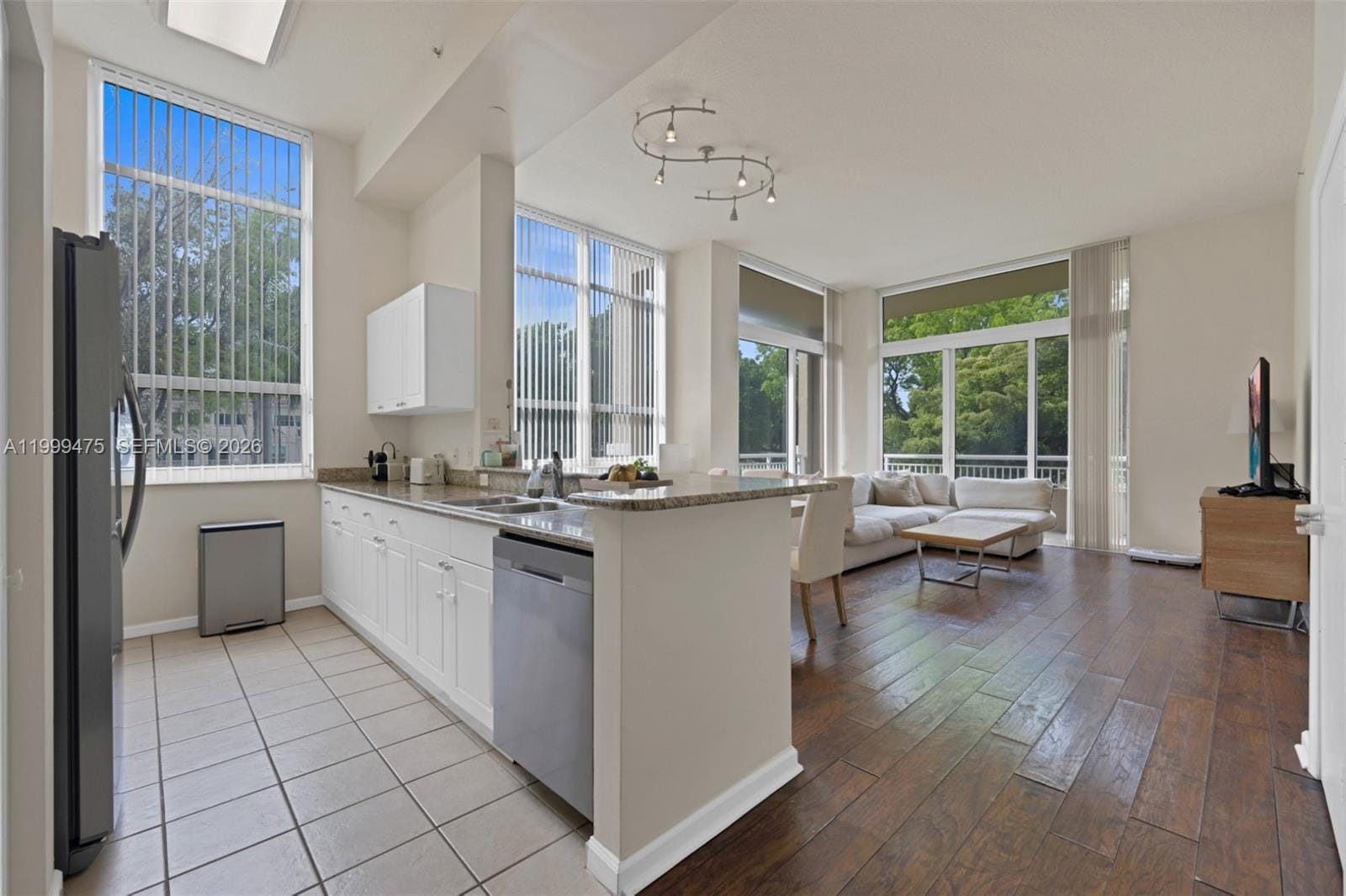 19501 W Country Club Drive 208 — photo 4