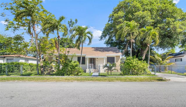 1925 NW 49th Street, sold in 17 Ave Manor, Miami, FL