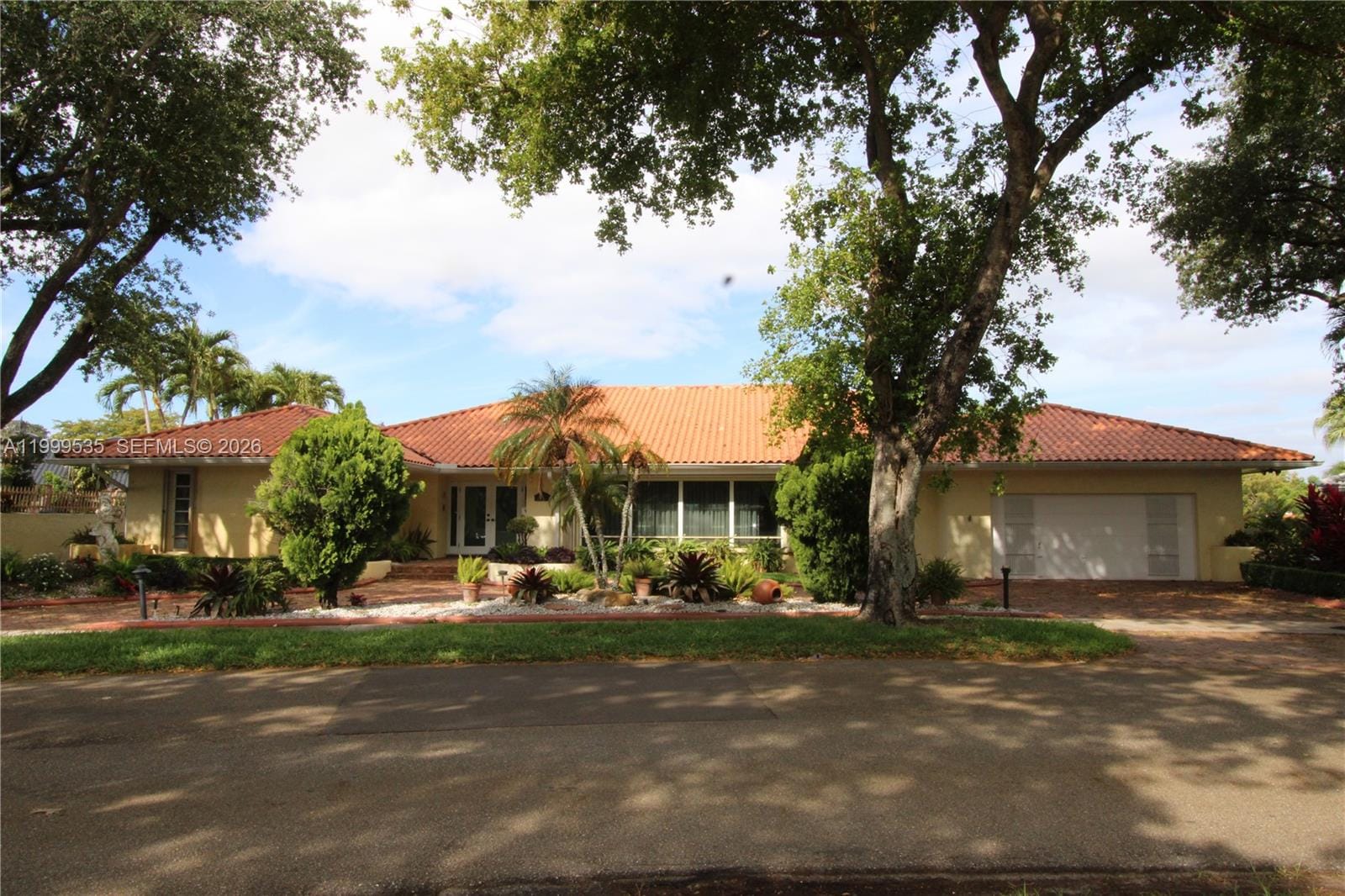 15800 Kingsmoor Way, Miami Lakes, FL 33014