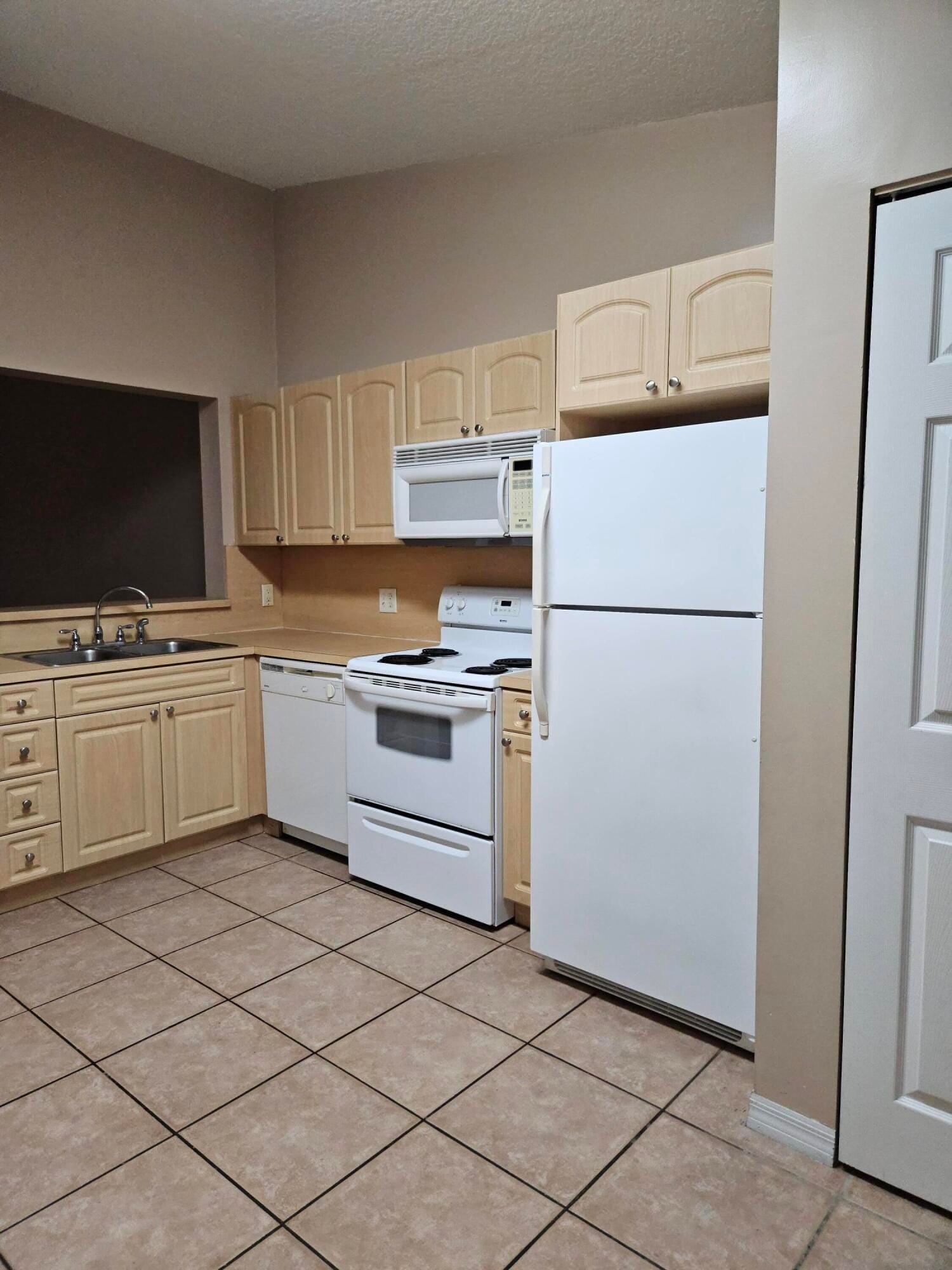 7900 NW 6th Street 205, Pembroke Pines, FL 33024 photo 17