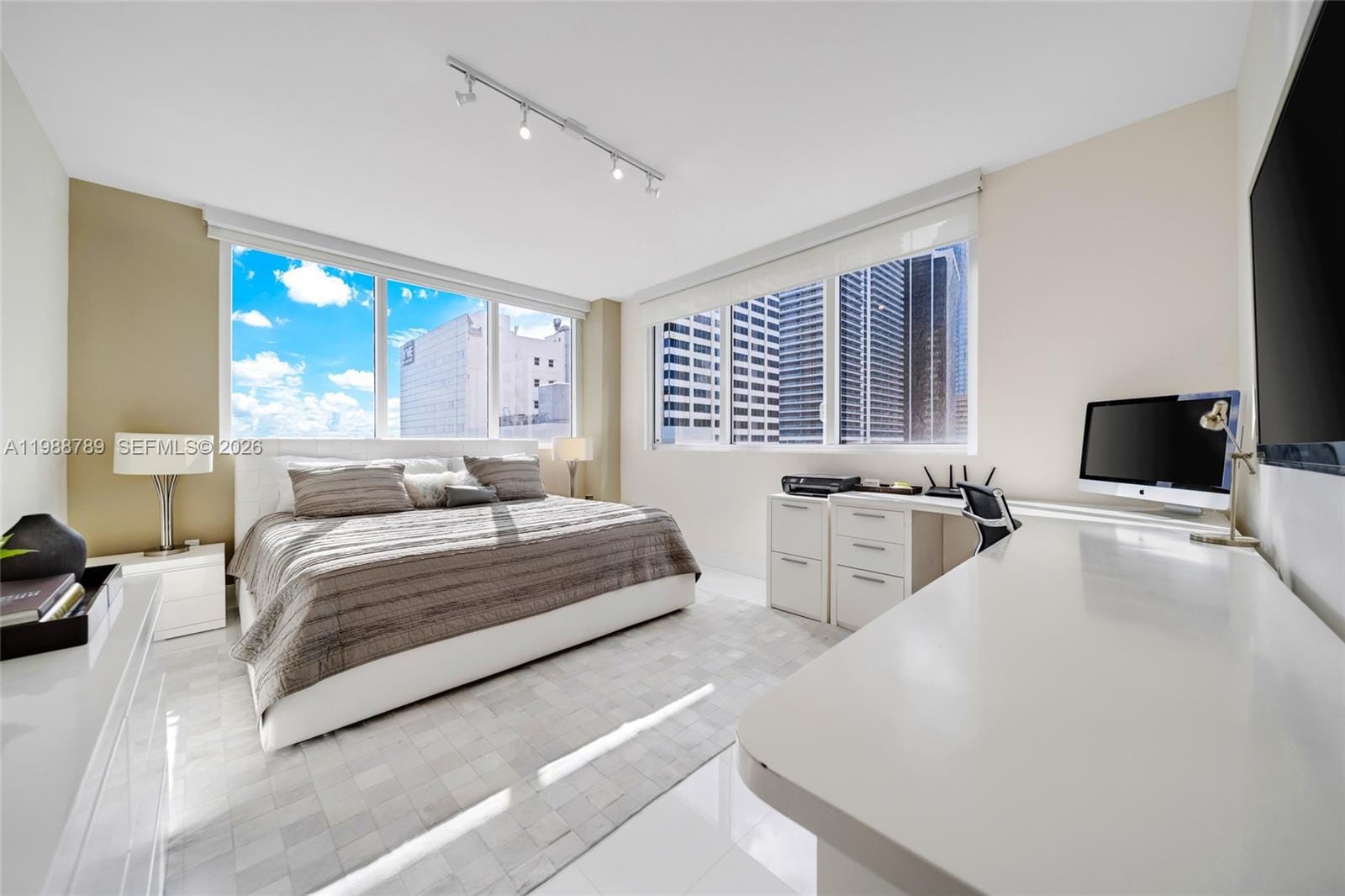253 NE 2nd Street 1109, Miami, FL 33132 photo 27