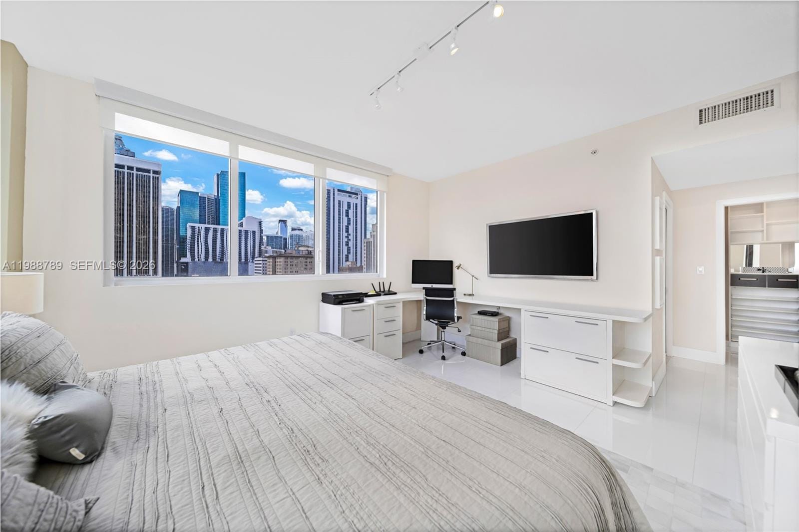 253 NE 2nd Street 1109, Miami, FL 33132 photo 28