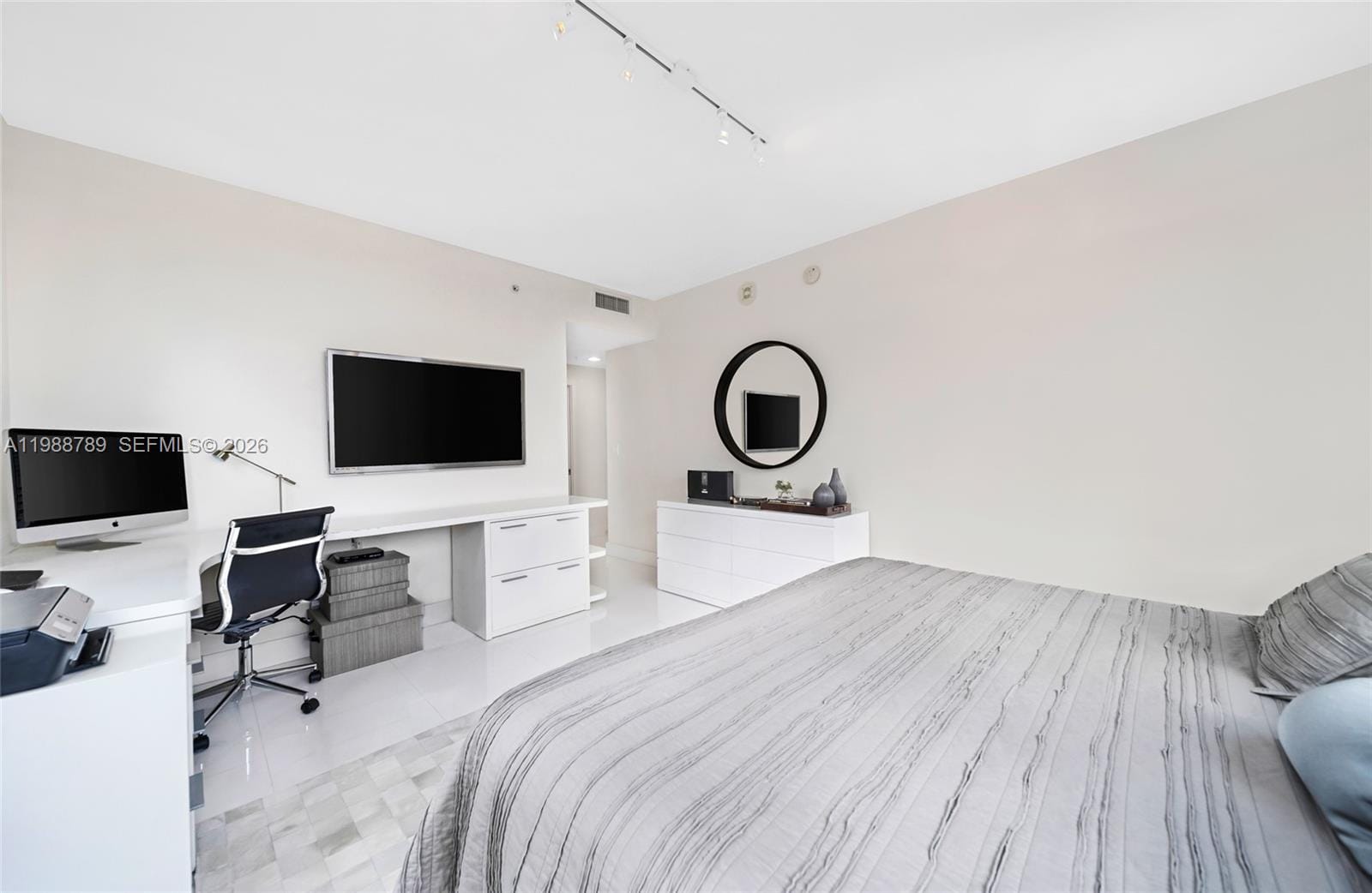 253 NE 2nd Street 1109, Miami, FL 33132 photo 30