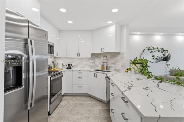 340 Sunset Drive 407, Essex Tower, Fort Lauderdale, FL