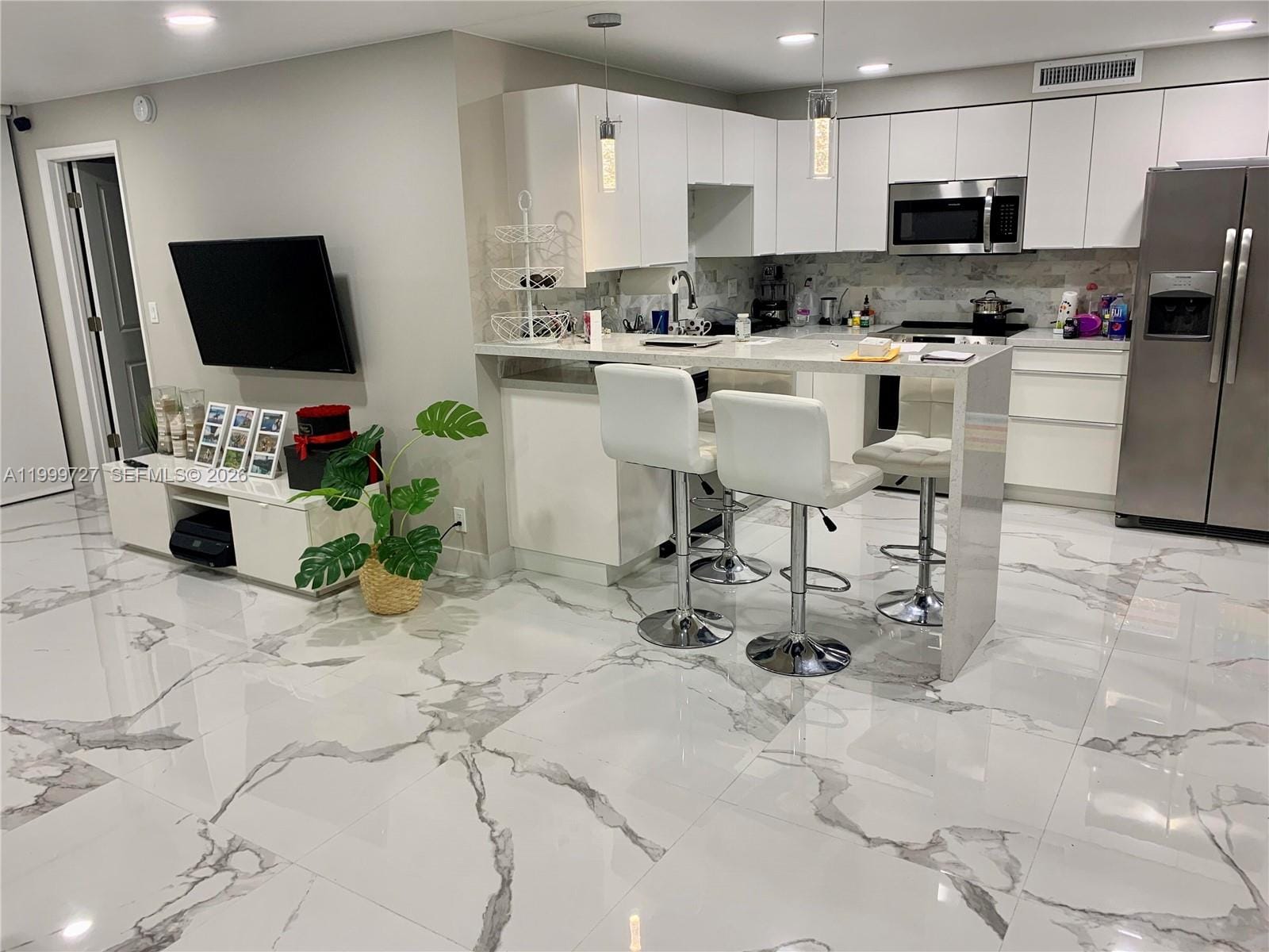 600 Parkview Drive 223, Hallandale Beach, FL 33009 photo 5
