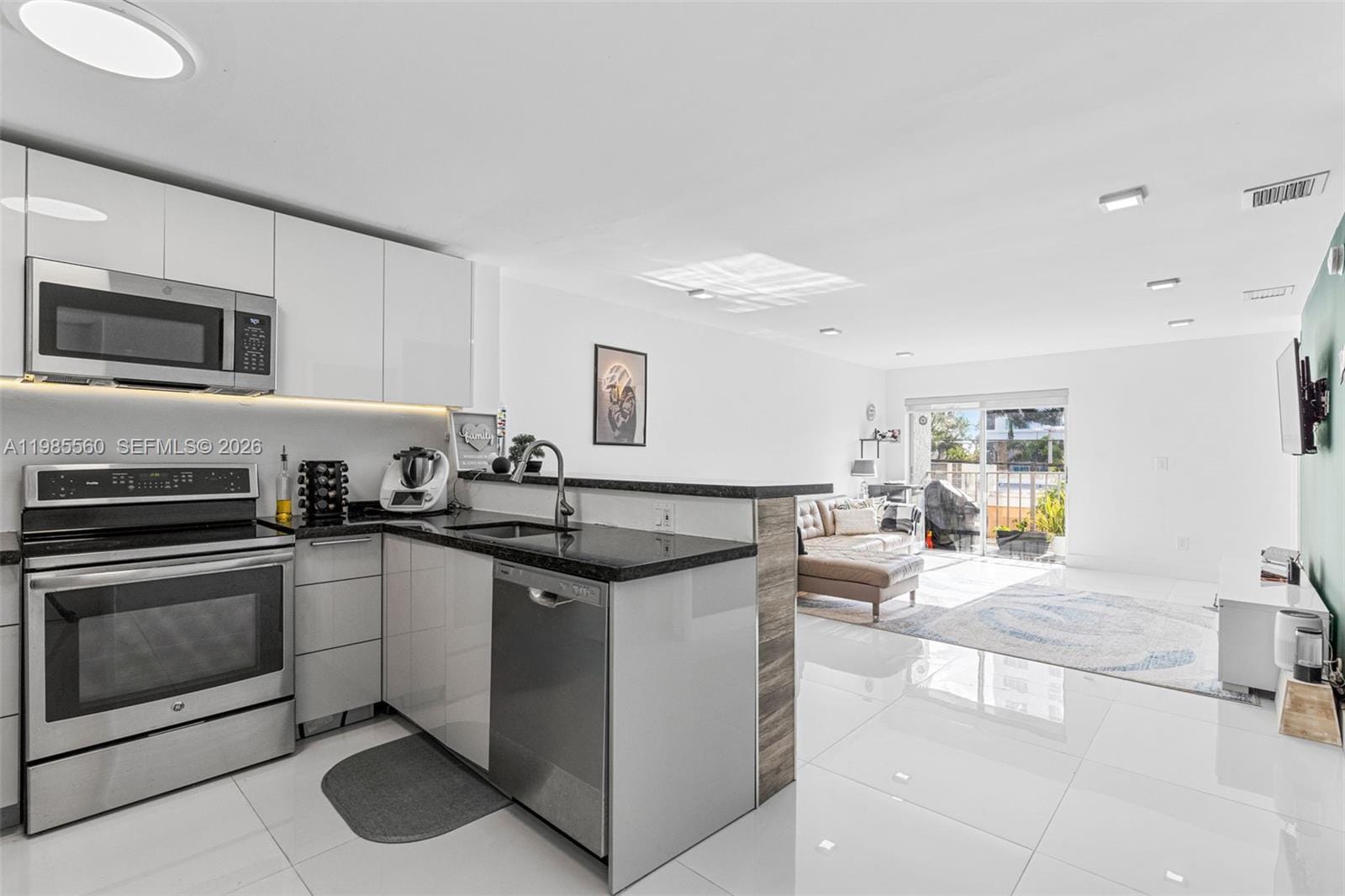6545 Indian Creek Drive 306 — photo 4