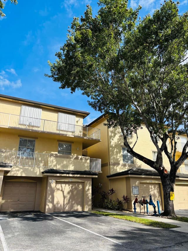 2060 Greenview Shores Boulevard 303, Wellington, FL 33414
