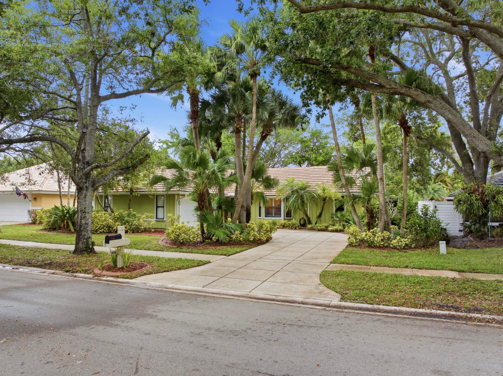 18546 Lake Bend Drive, Jupiter, FL 33458 photo 2