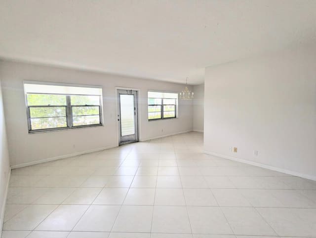 222 Somerset L, West Palm Beach, FL 33417