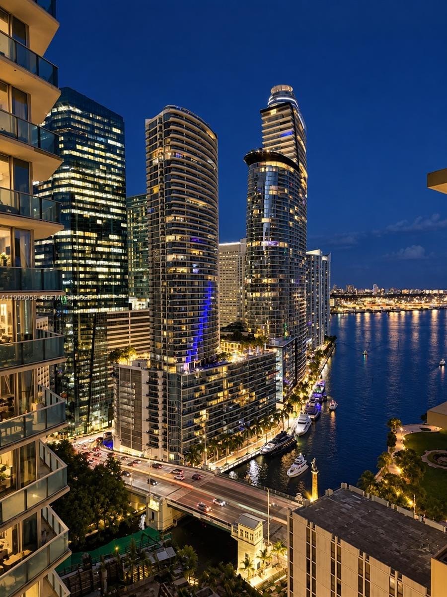 77 SE 5th Street 2905, Miami, FL 33131 photo 11