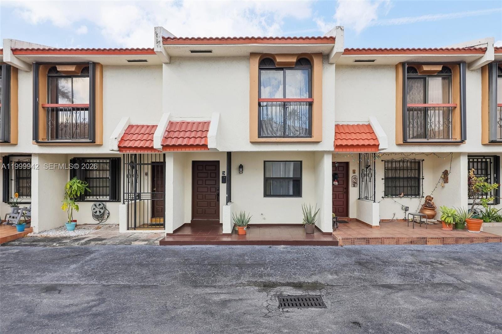 8389 NW 8th Street, Miami, FL 33126