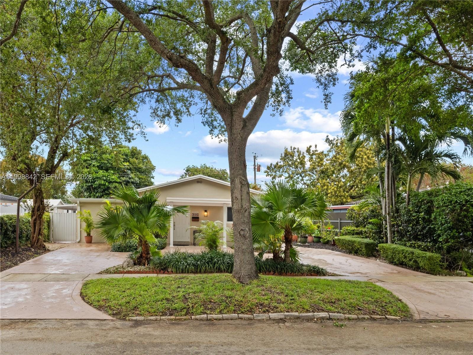 6665 NW 39th Street, Virginia Gardens, FL 33166