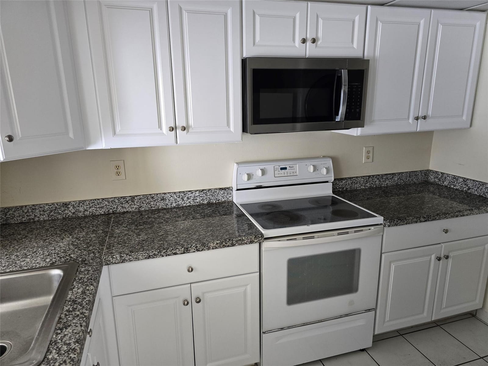 10050 Winding Lake Road 103 — photo 2
