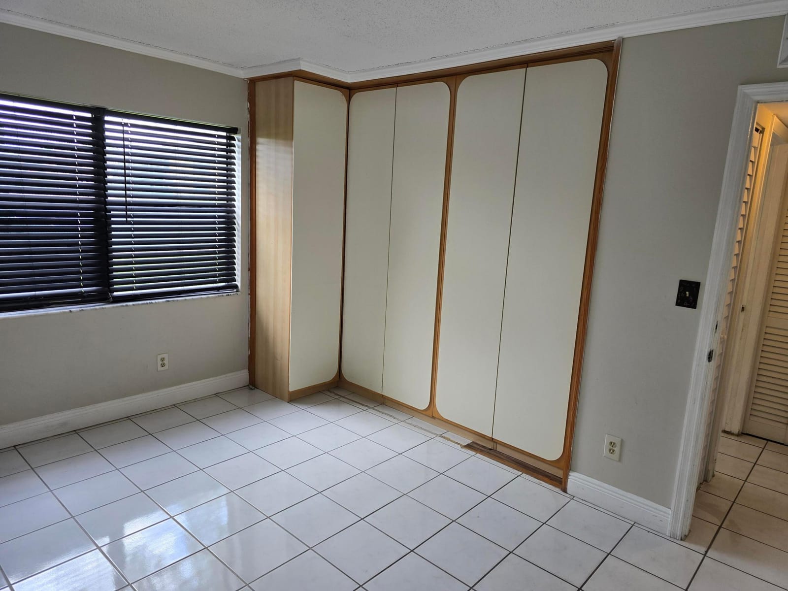 10050 Winding Lake Road 103 — photo 11