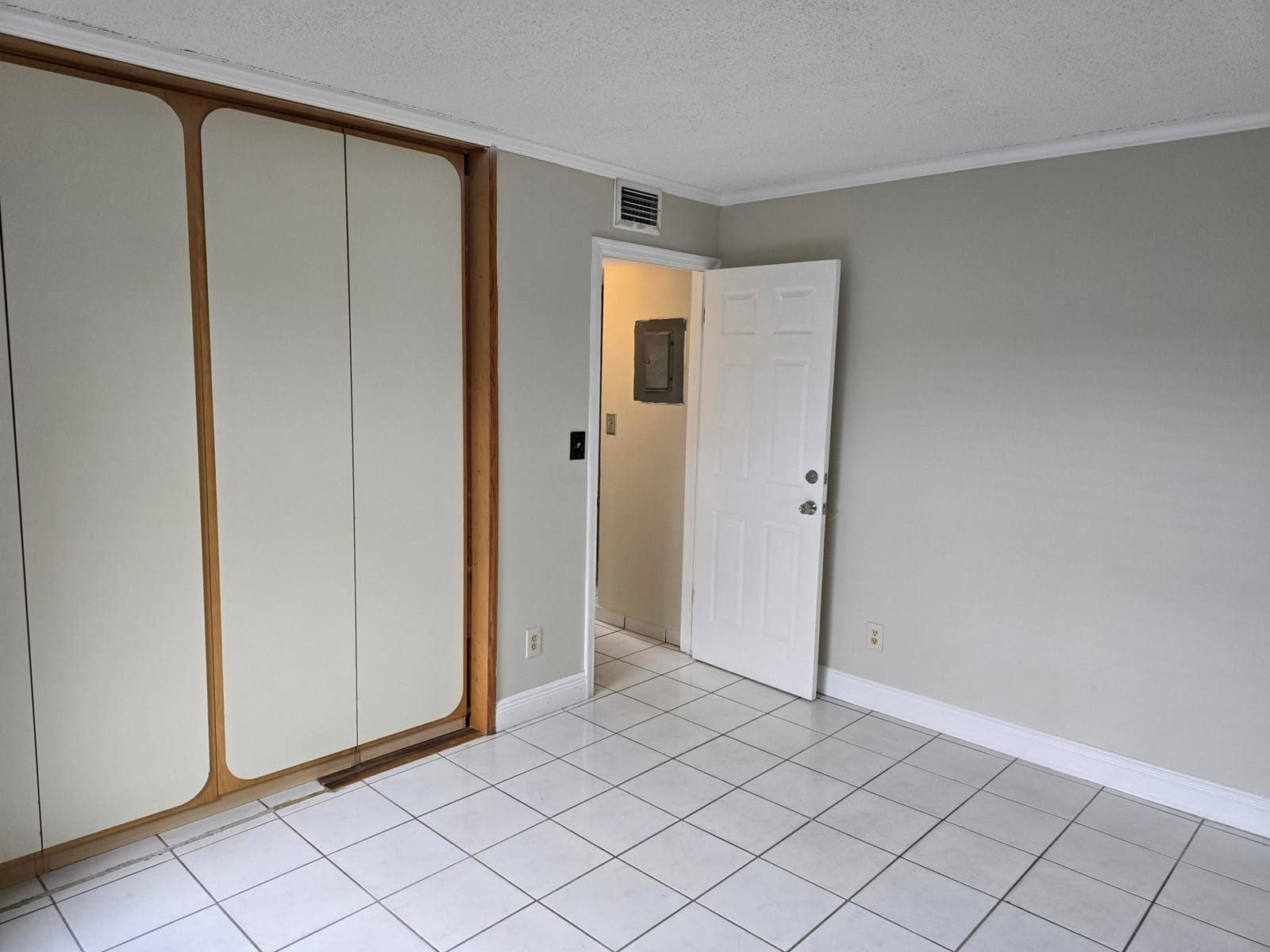10050 Winding Lake Road 103 — photo 9