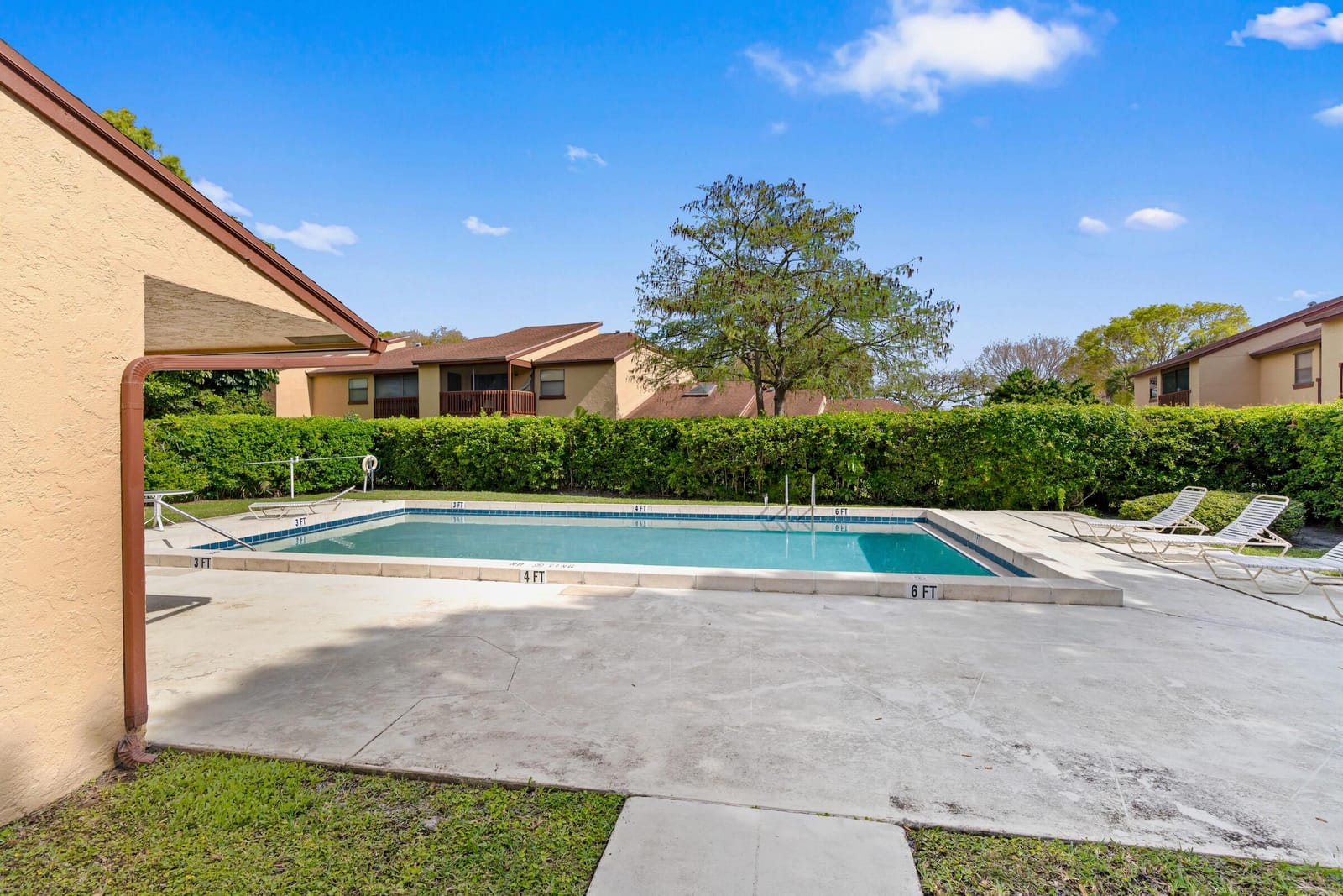 402 Lakeview Drive E, Royal Palm Beach, FL 33411 photo 4
