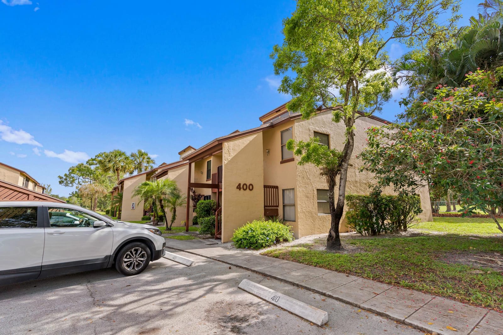 402 Lakeview Drive E, Royal Palm Beach, FL 33411 photo 5