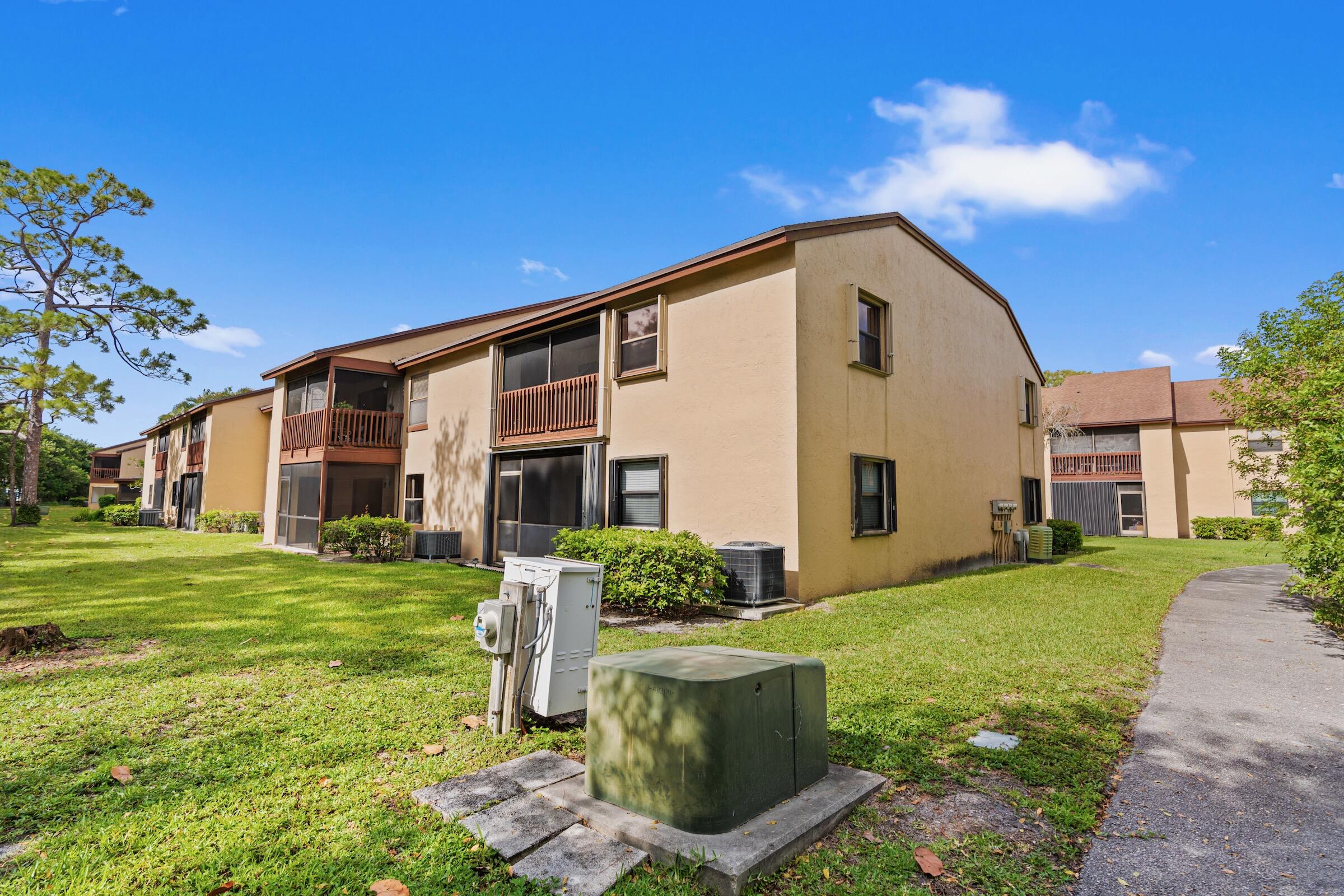 402 Lakeview Drive E, Royal Palm Beach, FL 33411, Royal Palm Beach
