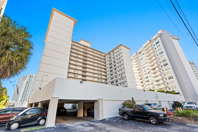 121 Golden Isles Drive Ph1, Hallandale Beach, FL 33009