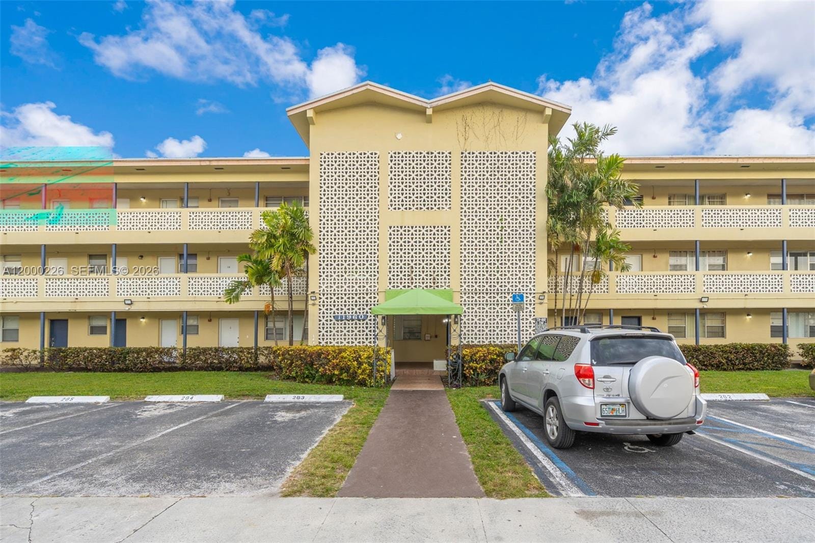 11960 NE 19th Drive 15, North Miami, FL 33181