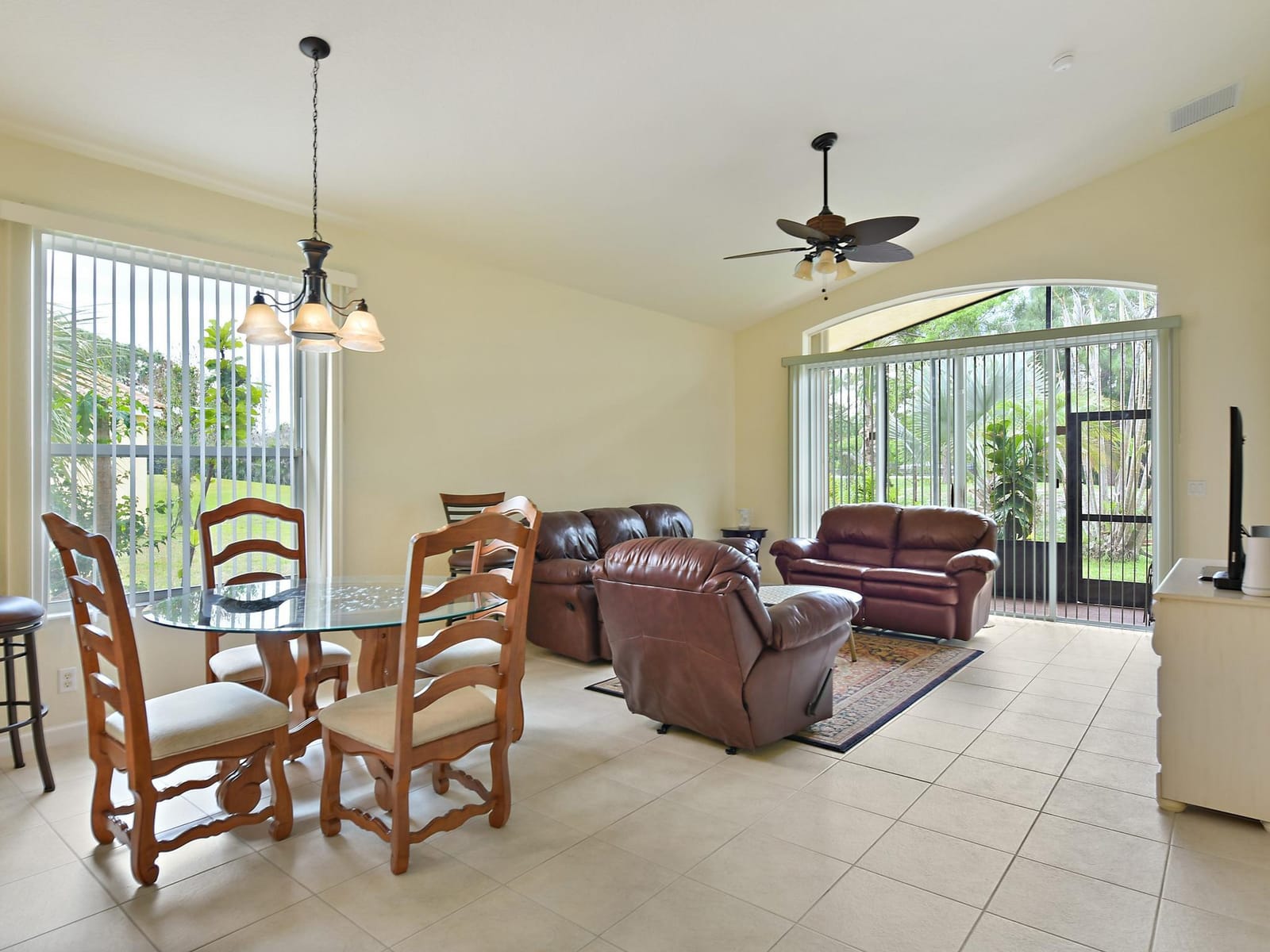 833 NW Rutherford Court NW — photo 5