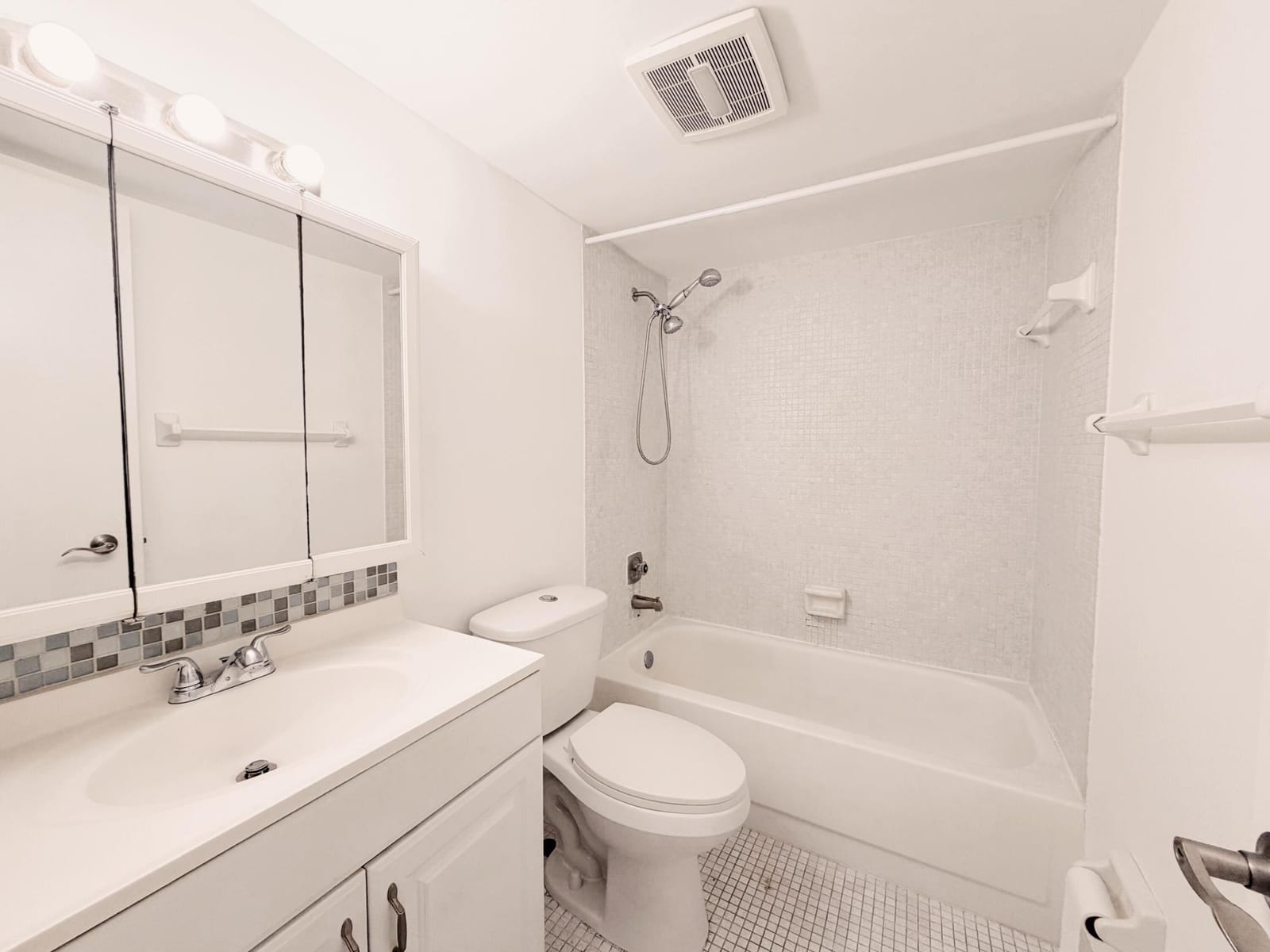 600 Village Green Court 203 — photo 10