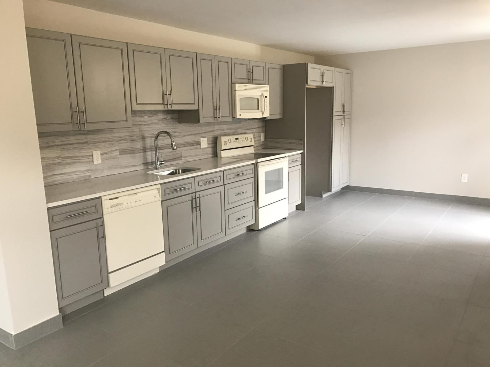 142 SW 8th Avenue Apt D — photo 2