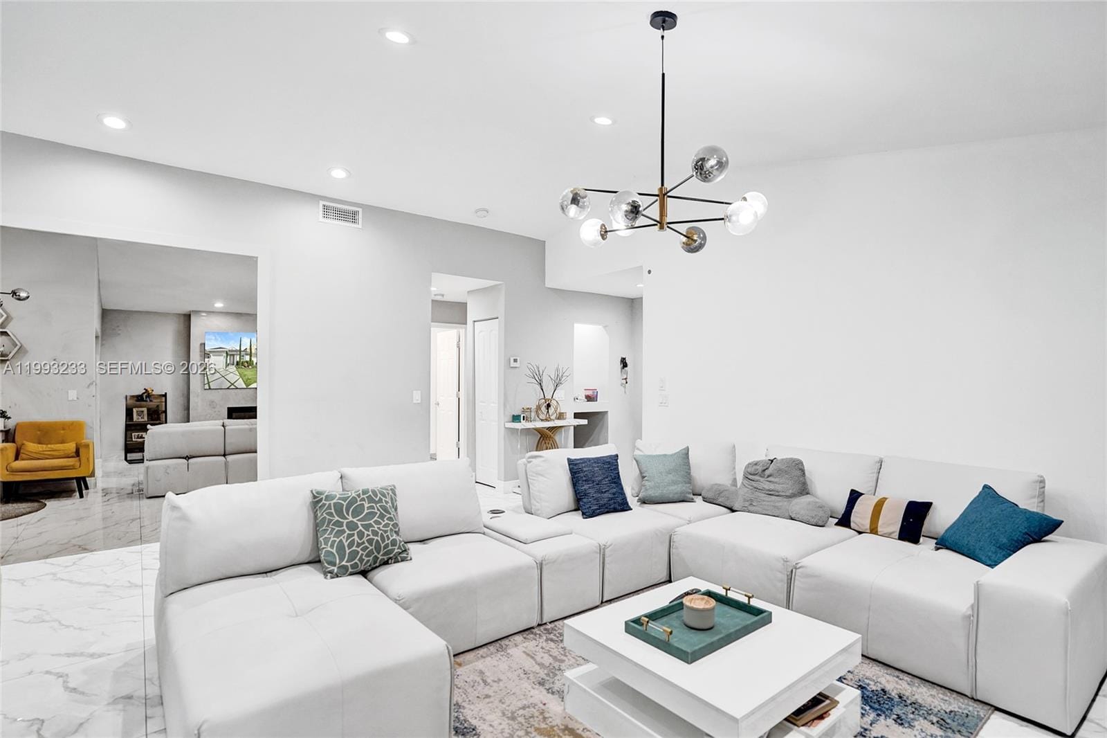 372 W Riverbend Drive — photo 4