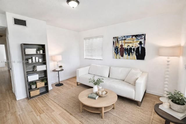 3915 N Meridian Avenue 101, The Waterclub Condo, Miami Beach, FL