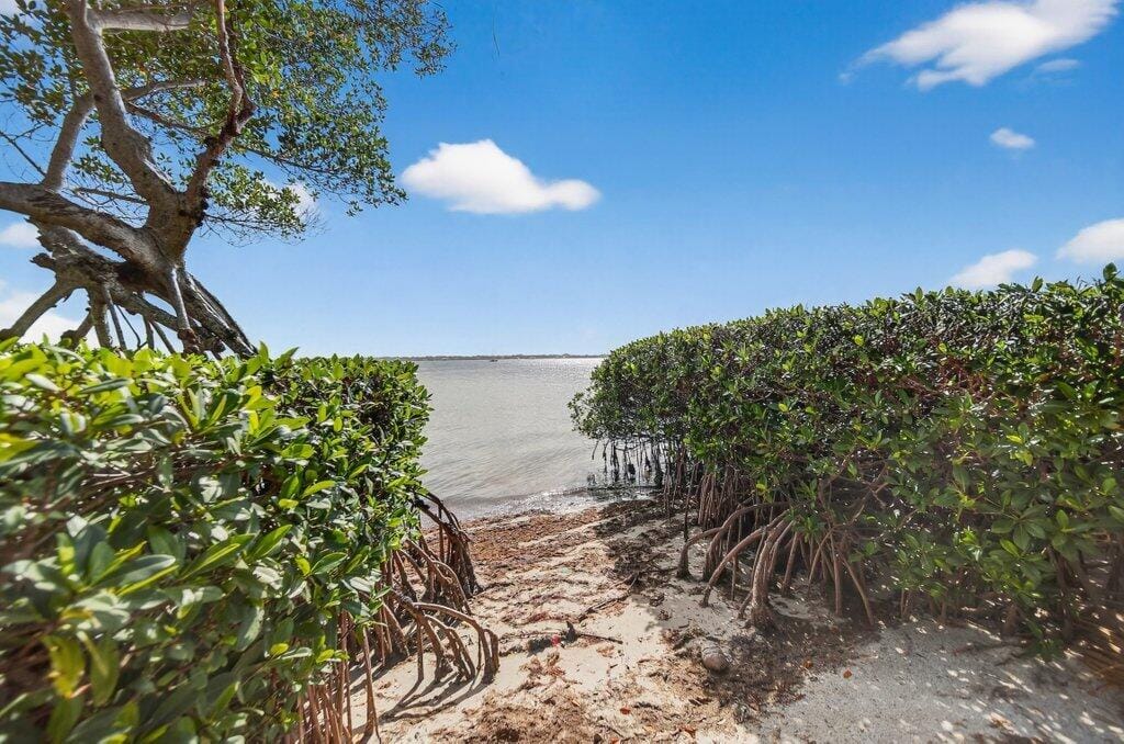 218 NE Edgewater Drive 218, Hutchinson Island, FL 34996 photo 16