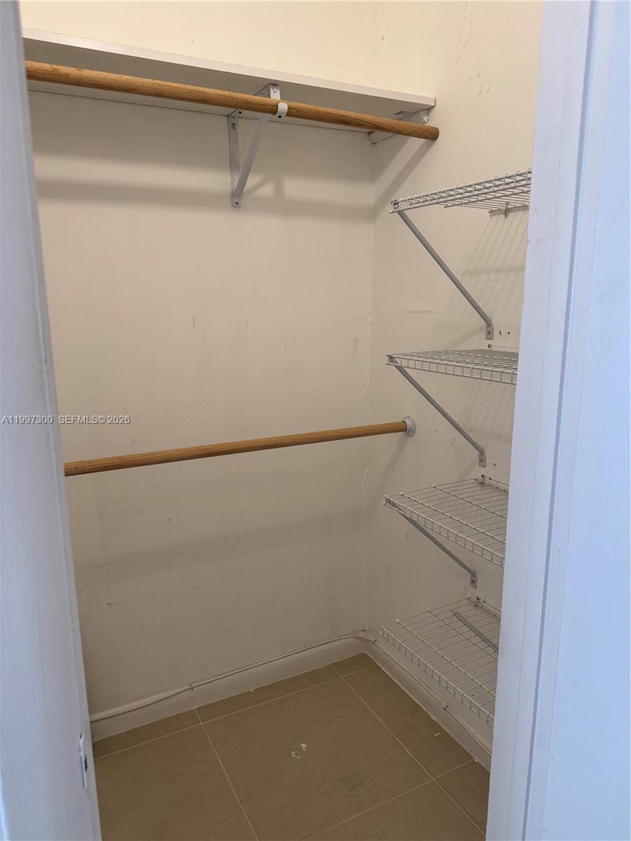 162 Westbury J 162 — photo 6