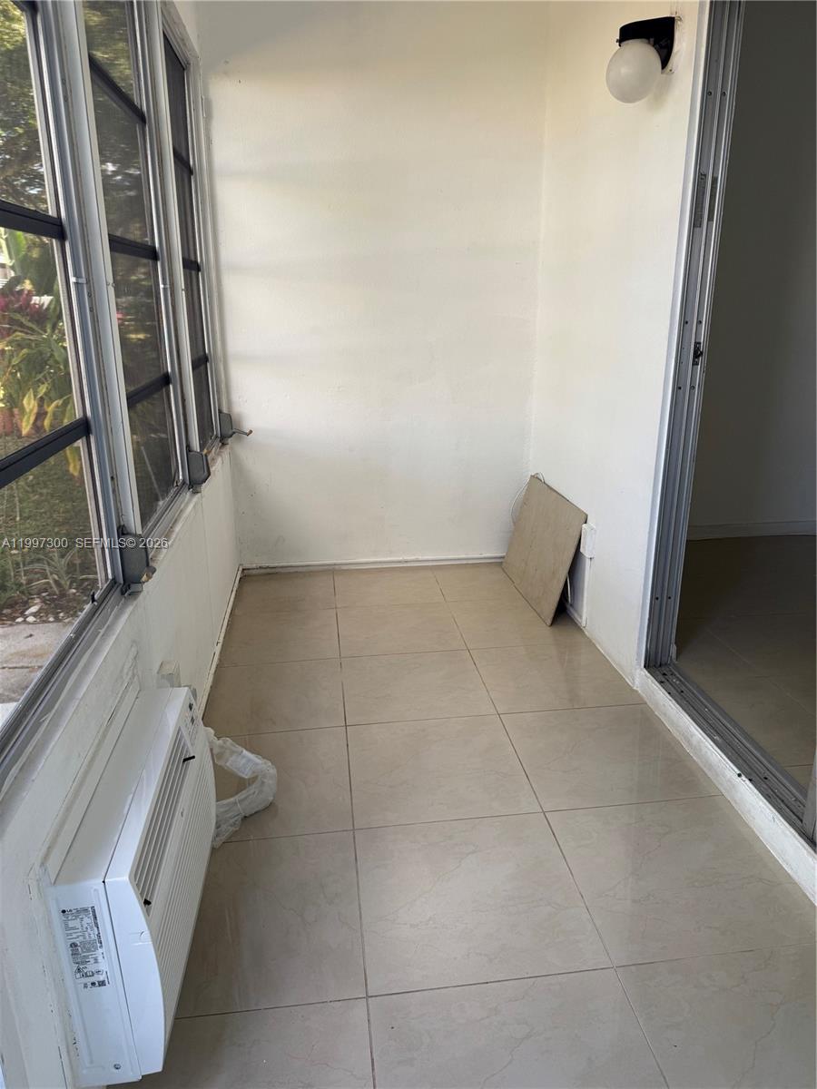 162 Westbury J 162 — photo 10