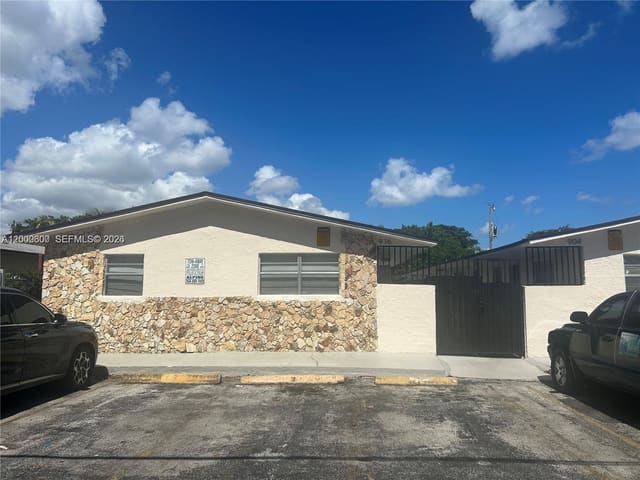 904 SW 10th Street, Hallandale Beach, FL 33009