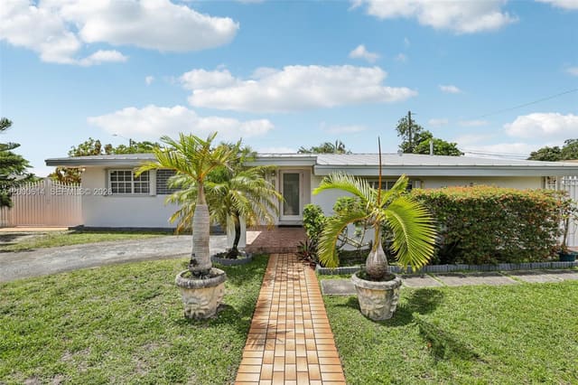 1900 SW 87th Court, sold in Coral Park Estates Sec 5, Miami, FL