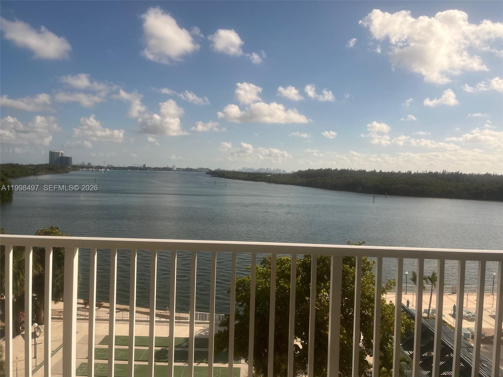 300 Bayview Drive 516, Sunny Isles Beach, FL 33160 photo 2