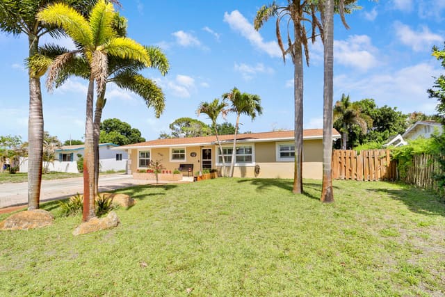19049 SE Robert Drive, Jupiter, FL 33469