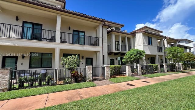 4738 NW 83rd Path, Doral, FL 33166