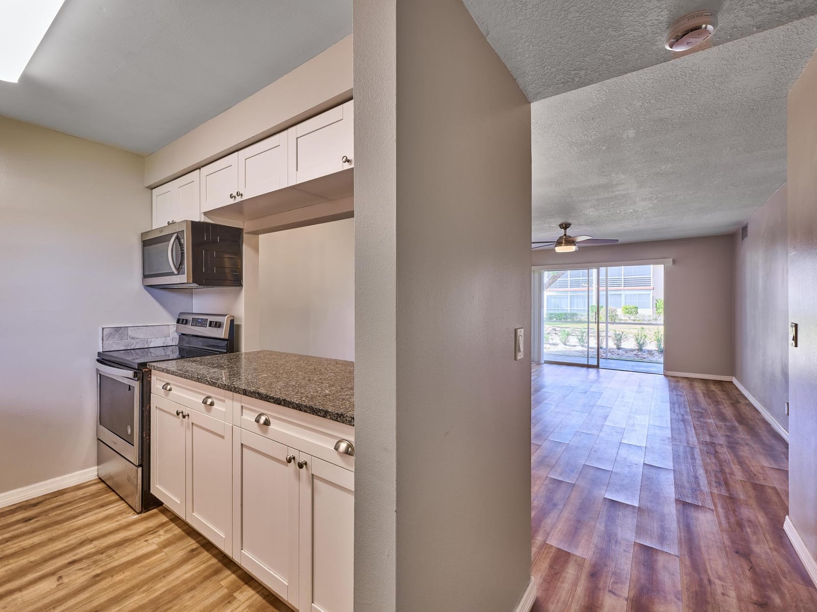 12021 W Greenway Drive 105 — photo 3