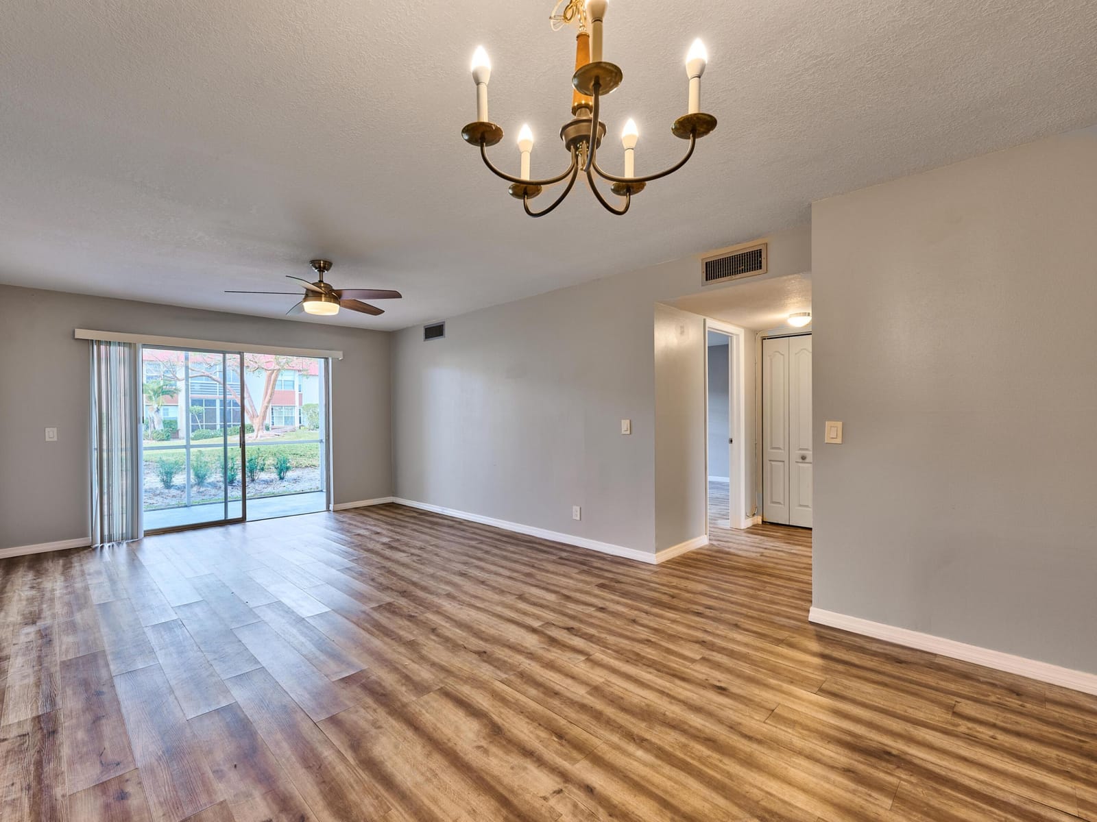 12021 W Greenway Drive 105 — photo 4