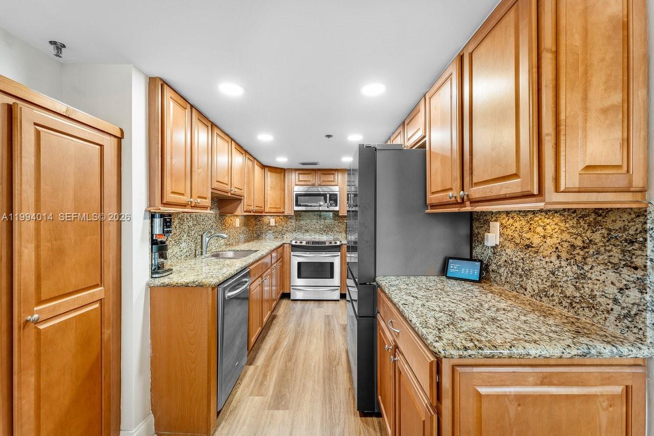 364 Golfview Road 505, North Palm Beach, FL 33408 photo 13