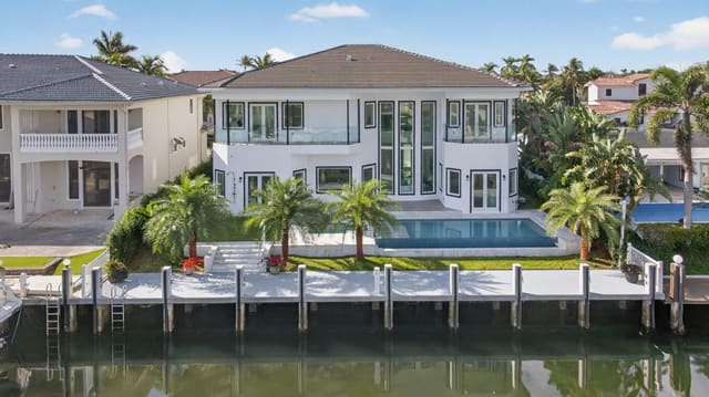 2641 NE 48th Street, Lighthouse Point, FL 33064