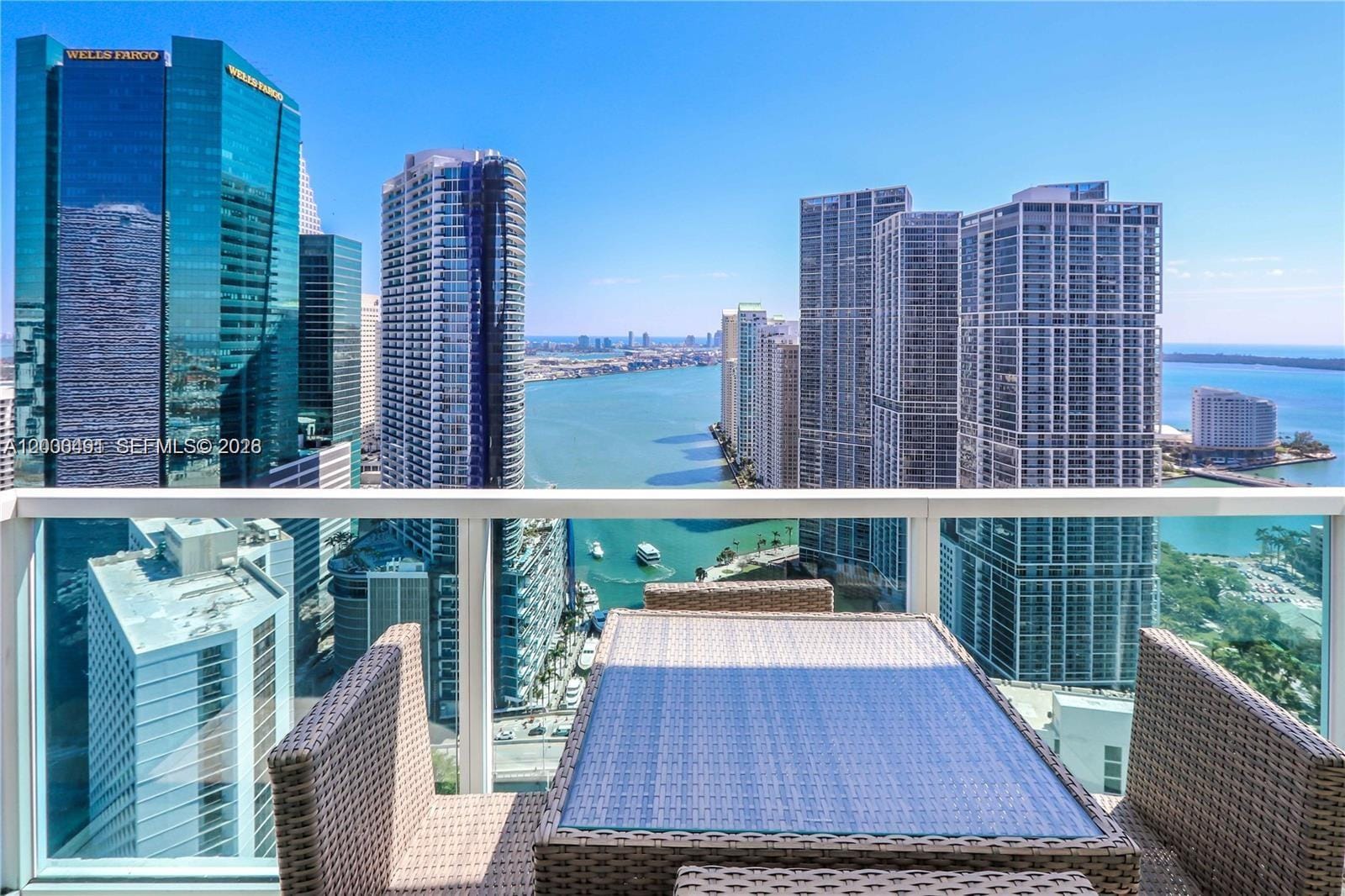 31 SE 5th Street 4212, Miami, FL 33131 photo 17