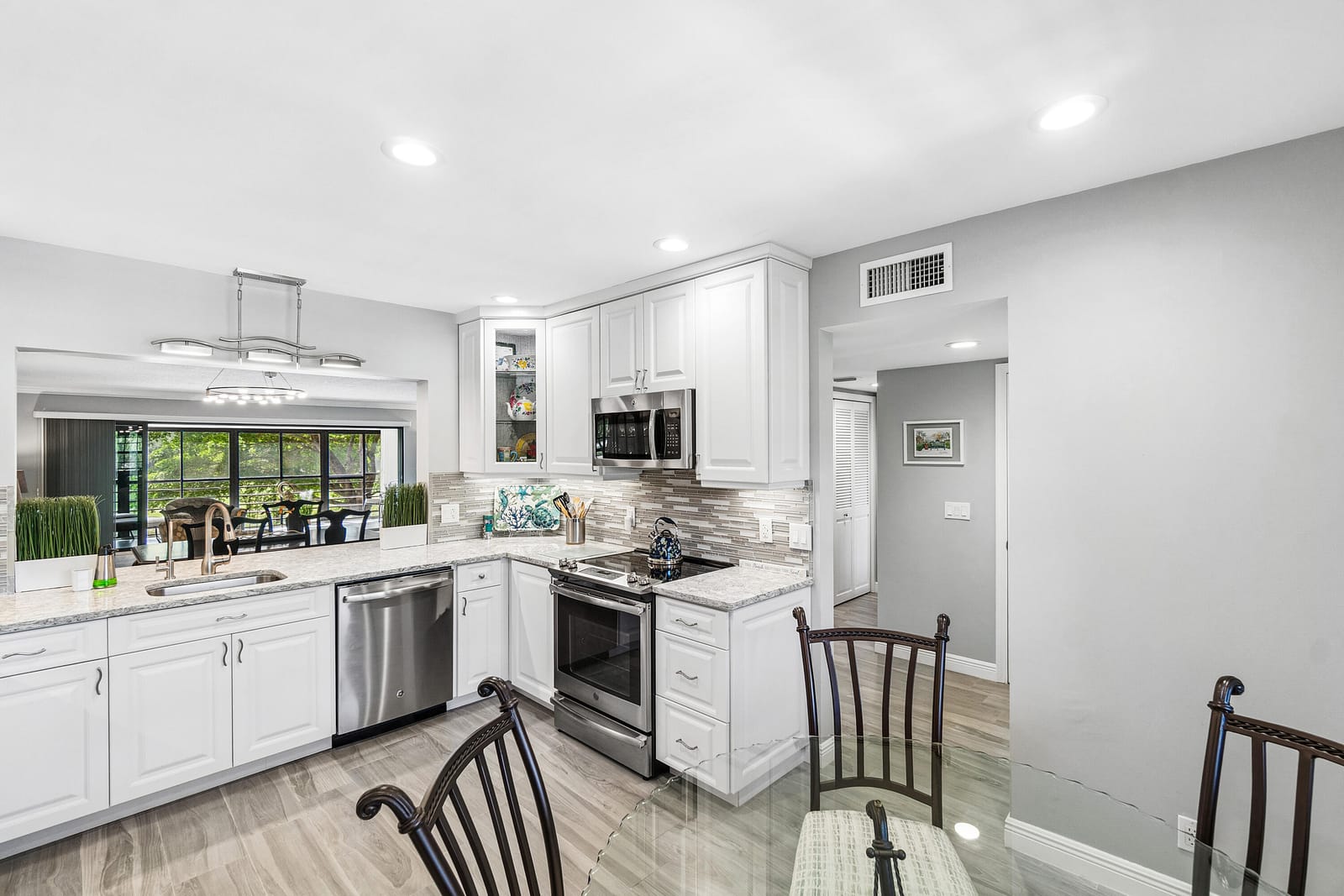 6410 Aspen Glen Circle, Boynton Beach, FL 33437 photo 2
