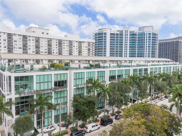 6000 Collins Avenue 527, Miami Beach, FL 33140